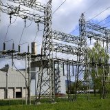 La situation dans la plupart des zones touchées en Valais s'est nettement améliorée. Il ne reste plus que quelques clients sans électricité, indique l'énergéticien Oiken. KEYSTONE/LAURENT GILLIERON